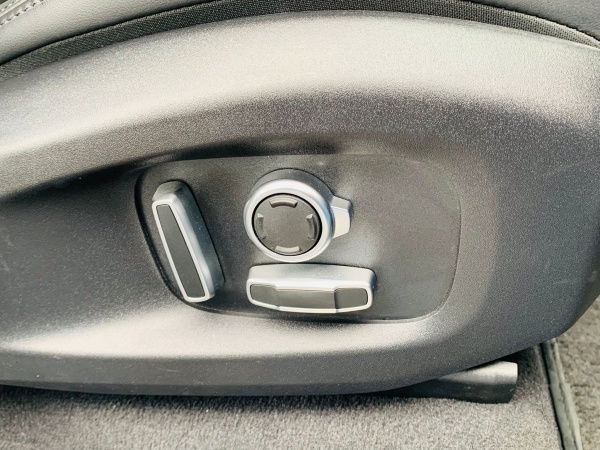 2022 - JAGUAR F PACE - Image 30