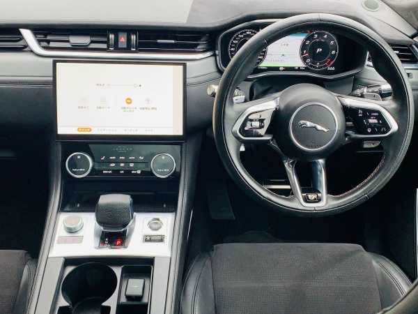 2022 - JAGUAR F PACE - Image 17